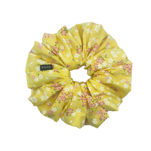 Load image into Gallery viewer, Daisy
